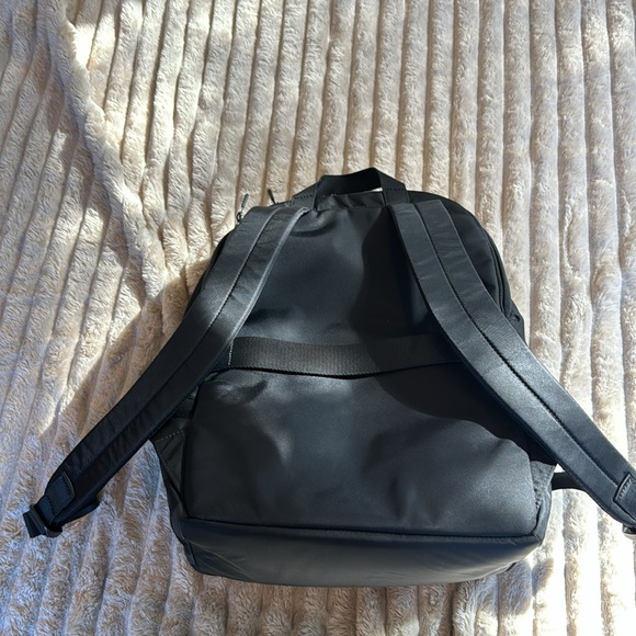 Lululemon Everywhere Backpack 22L - Picture 2 of 4